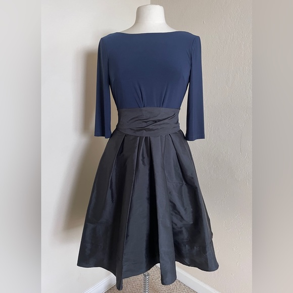 ADRIANNA PAPELL | Bateau Neck Two-Tone Short Dress, Size 6 - Picture 4 of 10